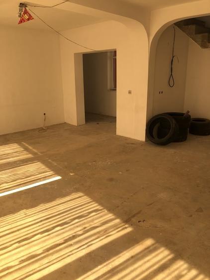 Casă cu 9 camere cu Teren 313 Mp în Pantelimon