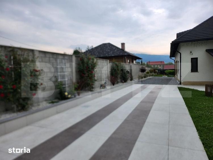 Casă cu 4 camere cu Teren 2000 Mp în Central