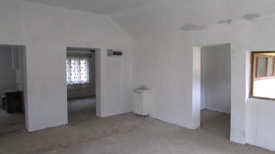 Casă cu 3 camere cu Teren 2900 Mp în Vețel