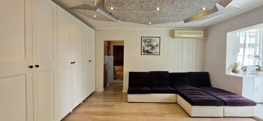 Apartament cu 3 camere semidecomandat în Iosia