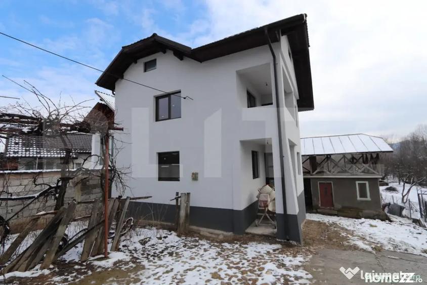 Casă cu 5 camere cu Teren 680 Mp în Central