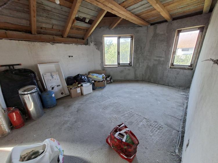 Casă cu 4 camere în Sânpetru