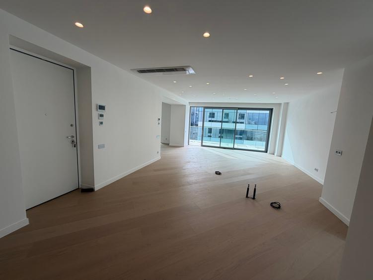 Apartament cu 4 camere decomandat în Aviației