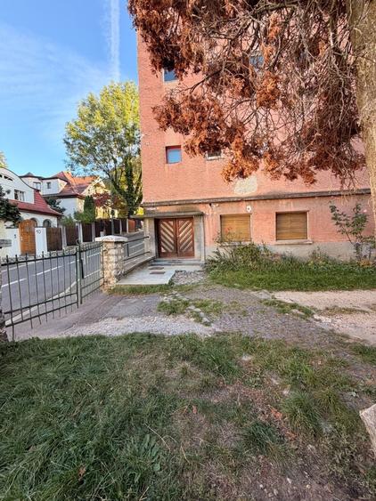 Apartament cu 2 camere decomandat în Centrul Istoric