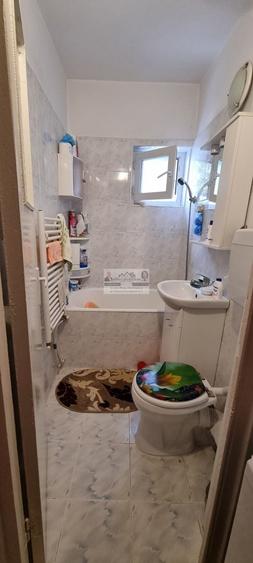 Apartament cu 2 camere semidecomandat, mobilat în Central