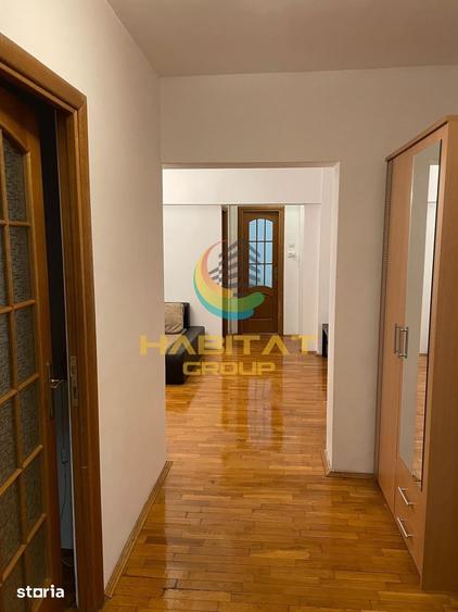 Apartament cu 3 camere semidecomandat în Tineretului