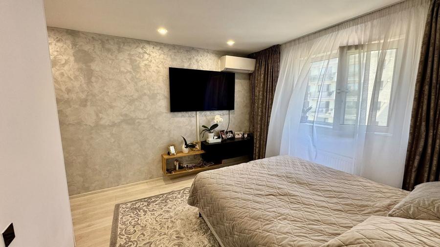 Apartament cu 4 camere decomandat, mobilat în Tractorul