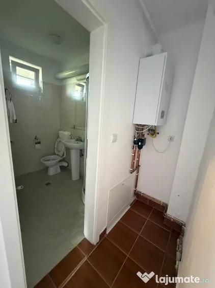 Casă cu 5 camere cu Teren 250 Mp în Central