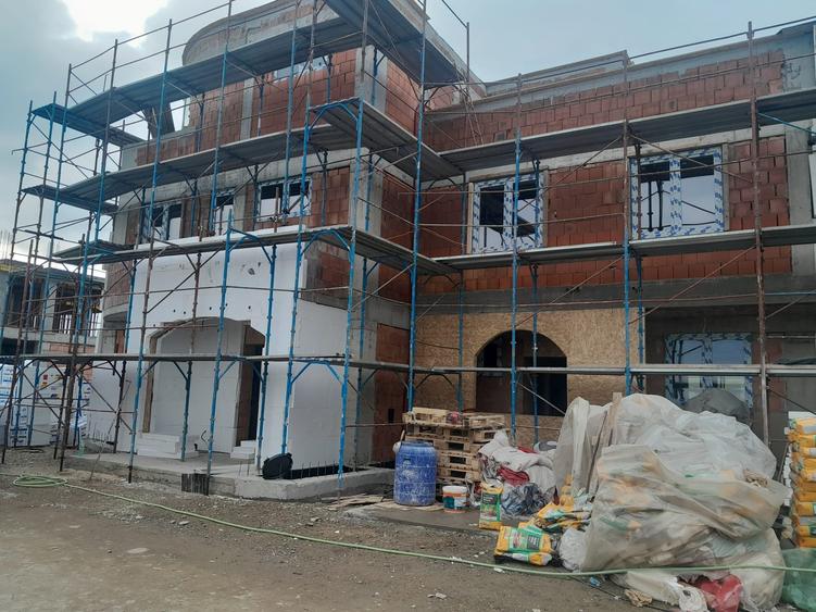 Duplex cu 4 camere cu Canalizare în Balotești