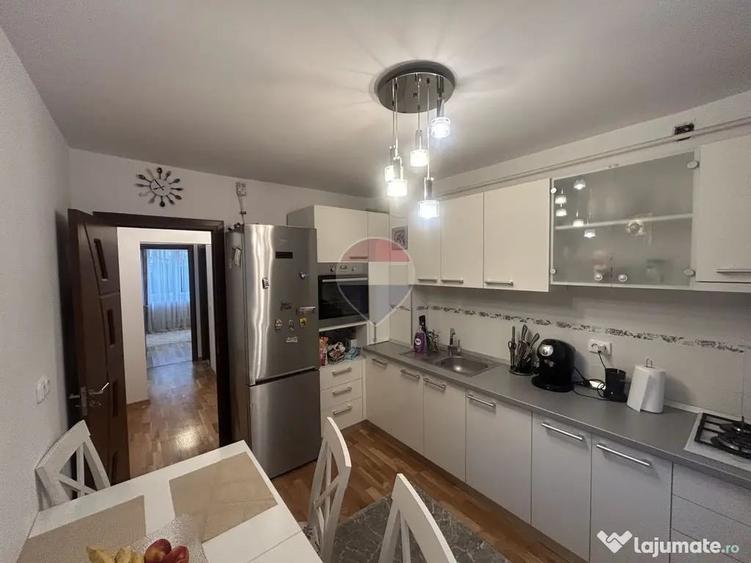 Apartament cu 3 camere decomandat în Central