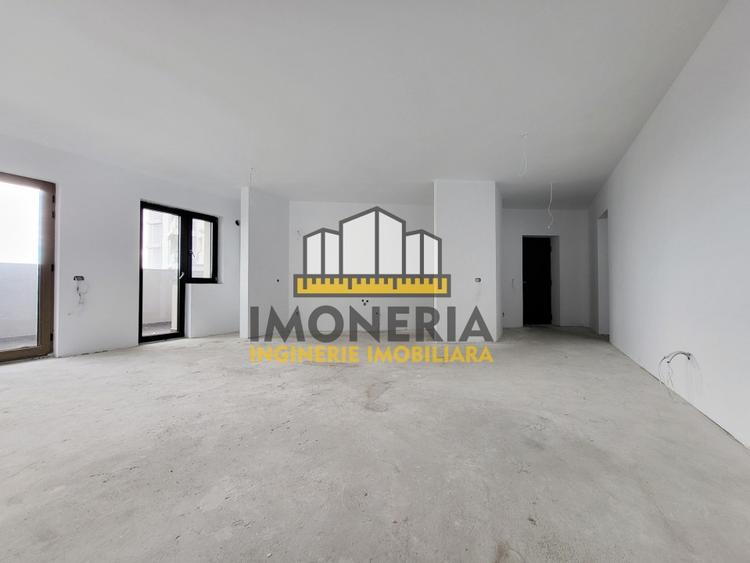 Apartament cu 4 camere semidecomandat în Vitan