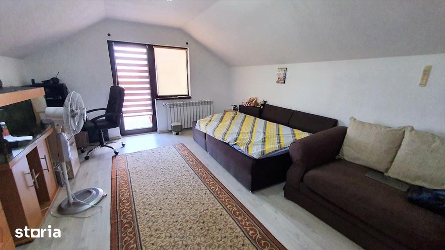 Casă cu 8 camere cu Teren 430 Mp în Valea Aurie