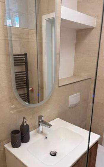 Apartament cu 3 camere decomandat, mobilat în Berceni