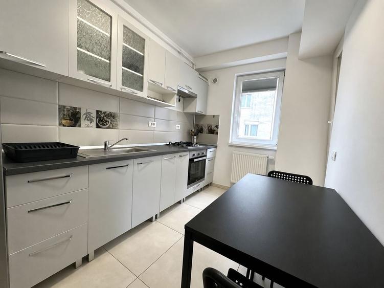 Apartament cu 2 camere decomandat, mobilat în Tractorul