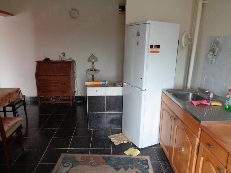 Apartament cu 3 camere semidecomandat în Micălaca