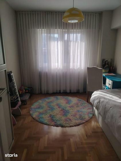 Apartament cu 4 camere decomandat în Ultracentral