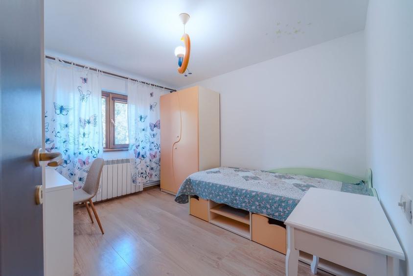Apartament cu 3 camere decomandat, mobilat în Exterior Vest