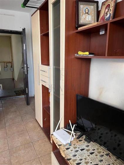 Garsonieră decomandată, mobilată în Girocului