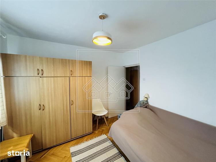 Apartament cu 3 camere decomandat în Terezian