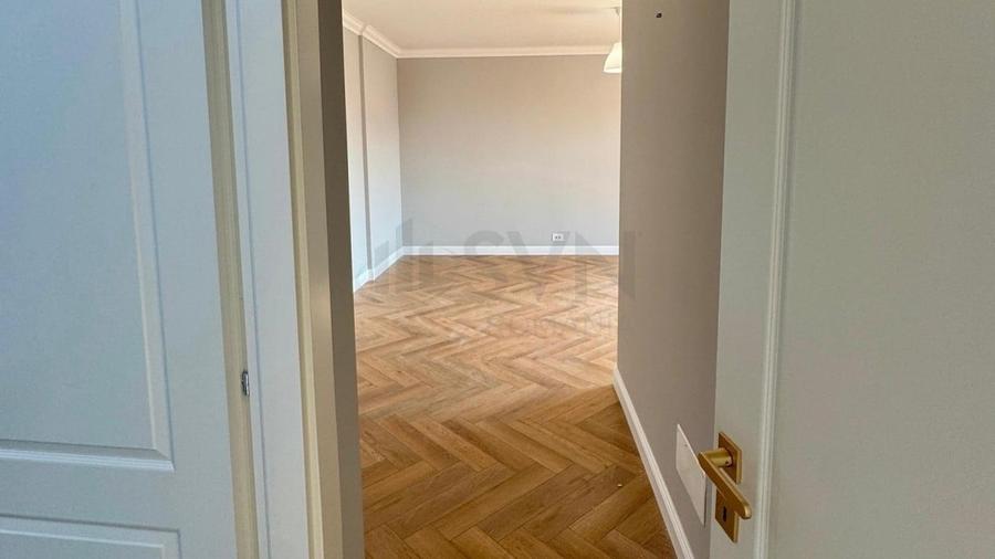 Apartament cu 3 camere decomandat în Aviației