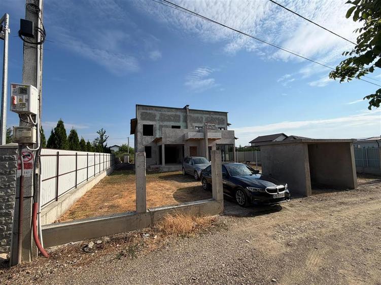 Duplex cu 3 camere cu Canalizare în Vânători