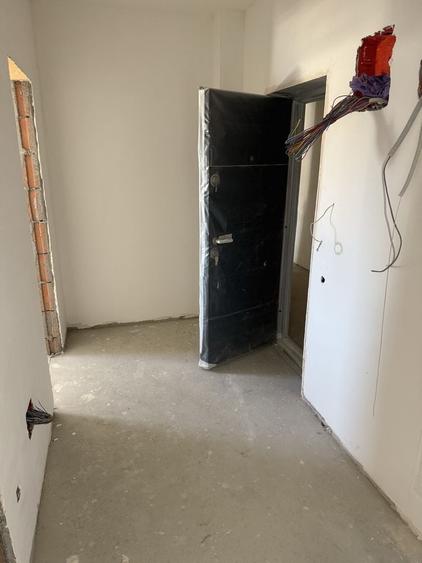 Apartament cu 3 camere decomandat în Dobroești