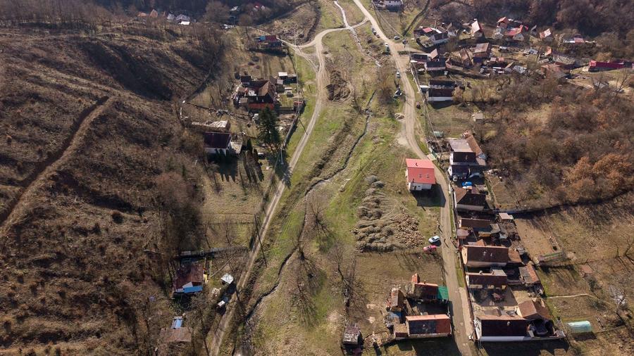 Casă individuală cu 2 camere cu Canalizare în Șoimoș