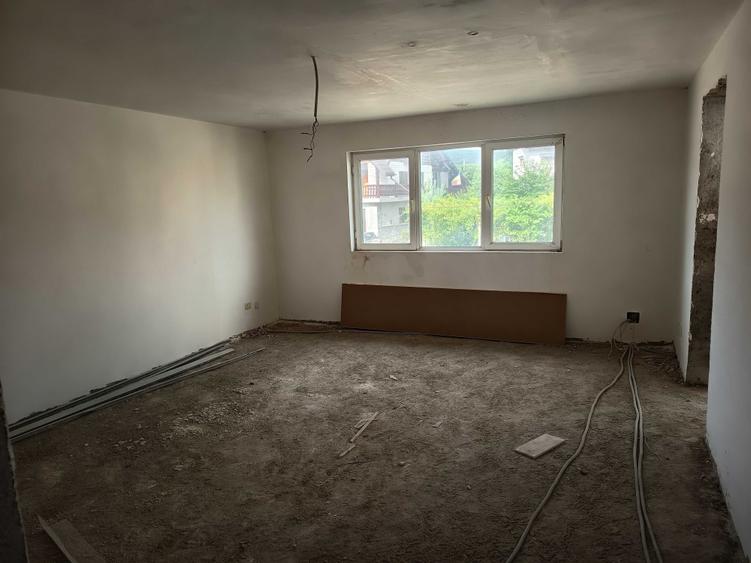 Apartament cu 3 camere decomandat în Bănești