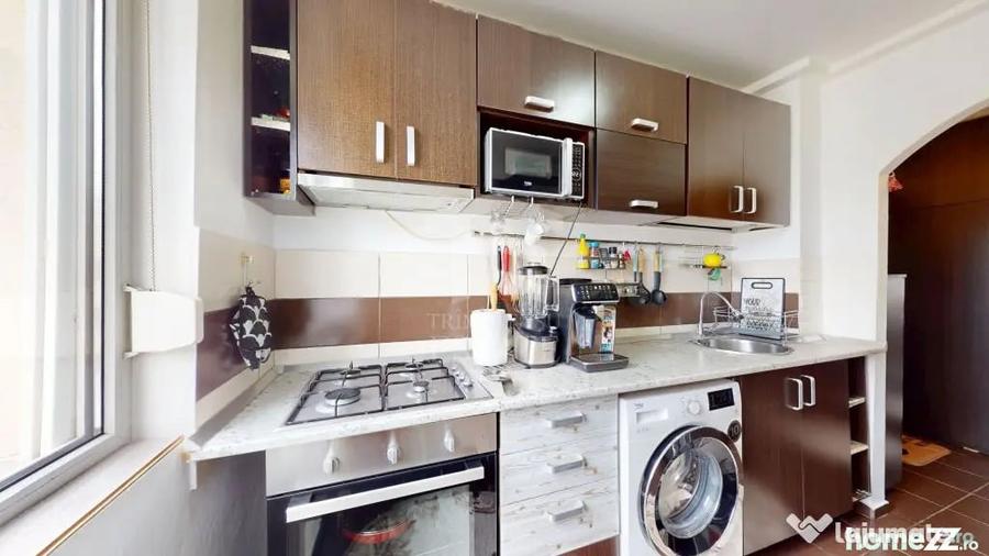Apartament cu 3 camere semidecomandat în Colentina
