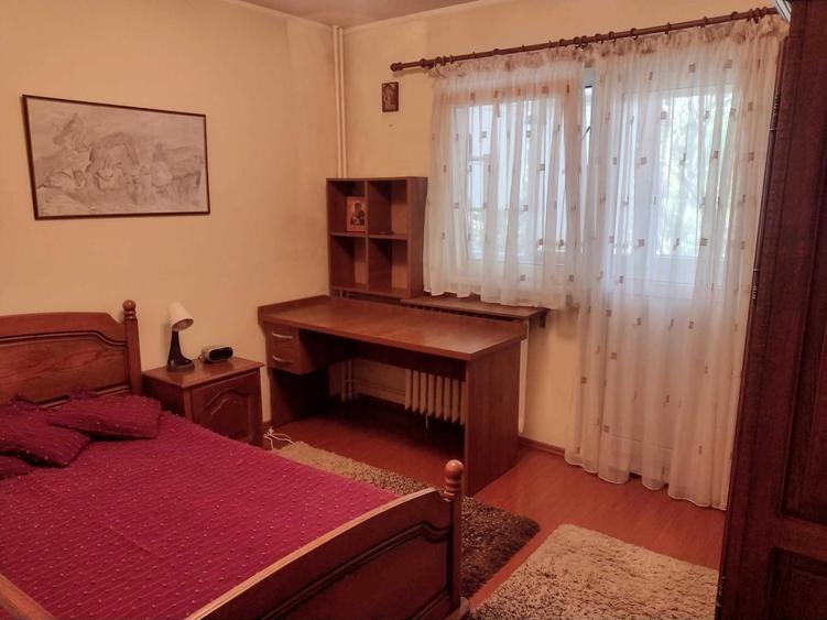 Apartament cu 3 camere decomandat în Giurgiului