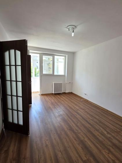De vanzare 3 camere la Doamna Ghica, bloc reabilitat, decomandat - 2