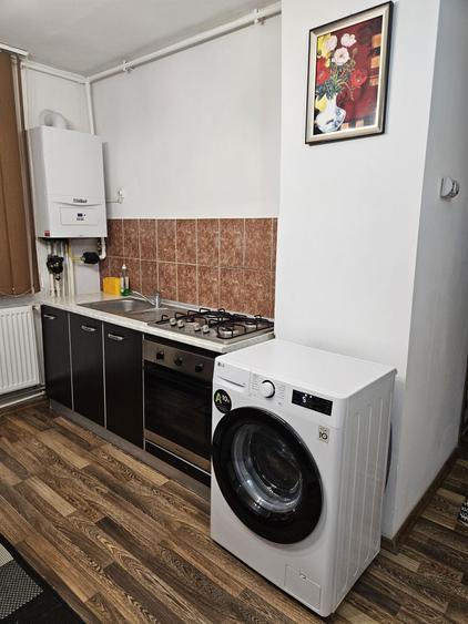 Apartament cu 3 camere decomandat în Dâmbu Pietros