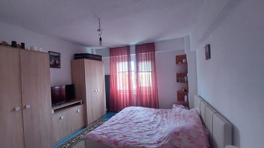 Apartament cu 4 camere semidecomandat în Ultracentral