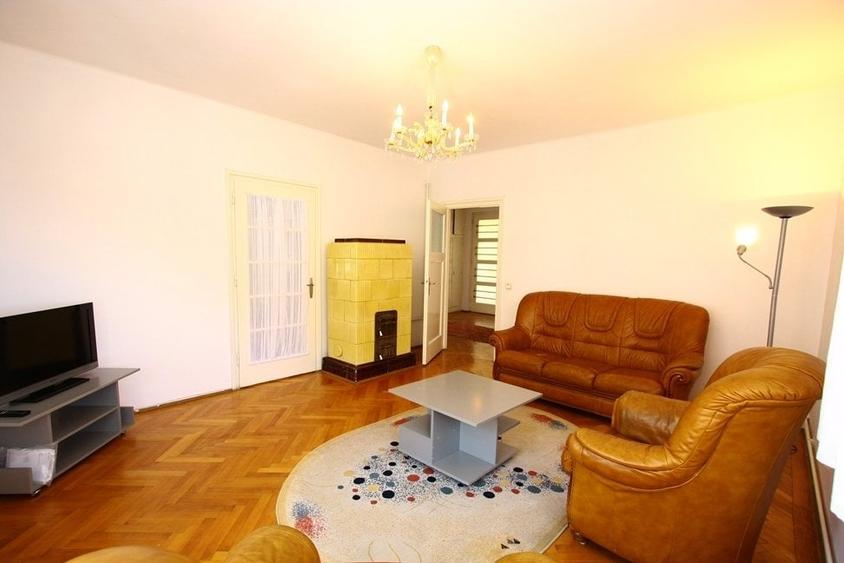 Apartament cu 3 camere decomandat, mobilat în Centrul Istoric
