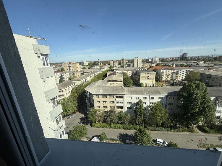 Apartament cu 4 camere decomandat în Careiului