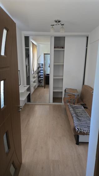 Apartament cu 3 camere semidecomandat în Exterior Vest