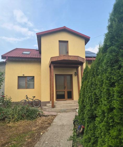 Casă cu 4 camere în Șendreni