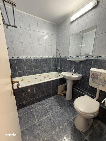 Apartament cu 4 camere semidecomandat în Colentina