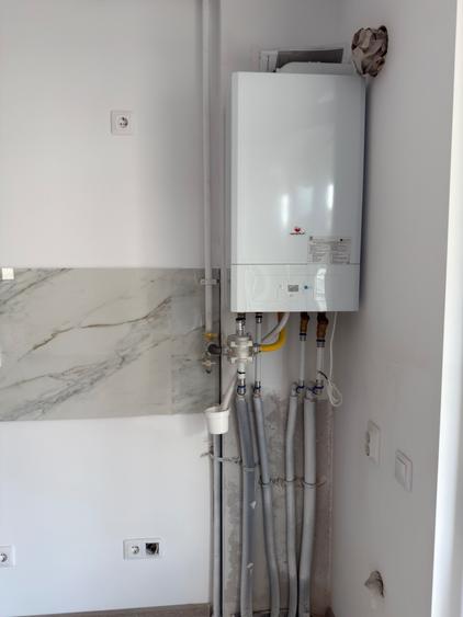 Apartament cu 3 camere semidecomandat în Florești
