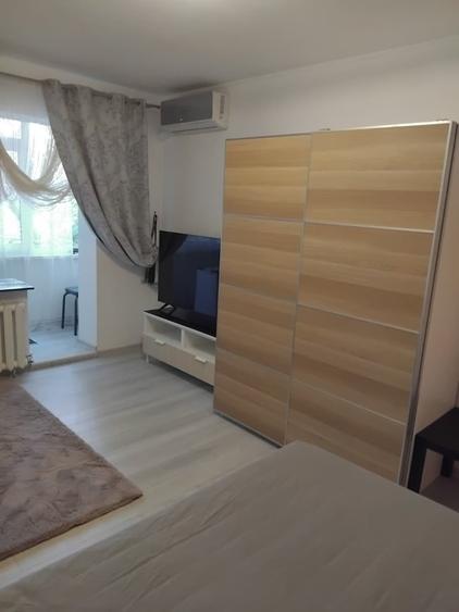 Garsonieră decomandată în Gorjului