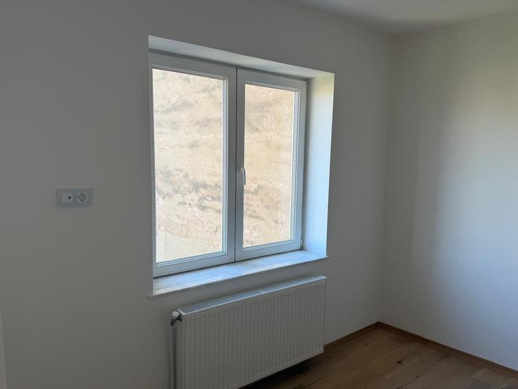 Apartament cu 2 camere semidecomandat în Horea