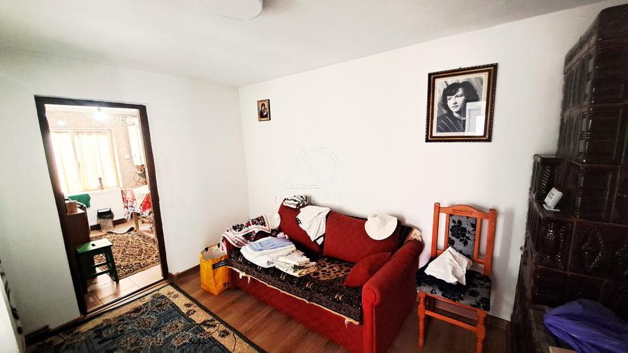 Casă individuală cu 7 camere cu Teren 1296 Mp în 9 Mai