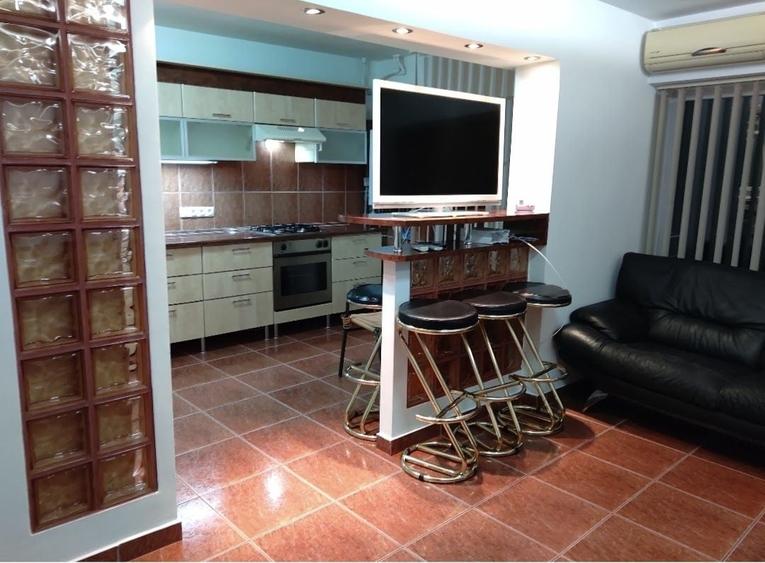 Apartament cu 3 camere decomandat în Traian