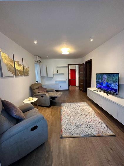 Apartament cu 3 camere semidecomandat în Central