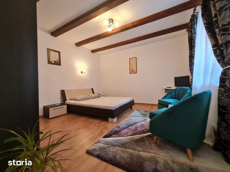 Garsonieră decomandată în Schei