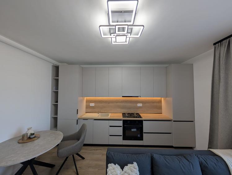 Apartament cu 2 camere semidecomandat în Florești