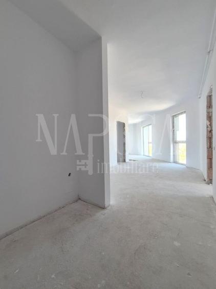 Apartament cu 3 camere semidecomandat în Între Lacuri
