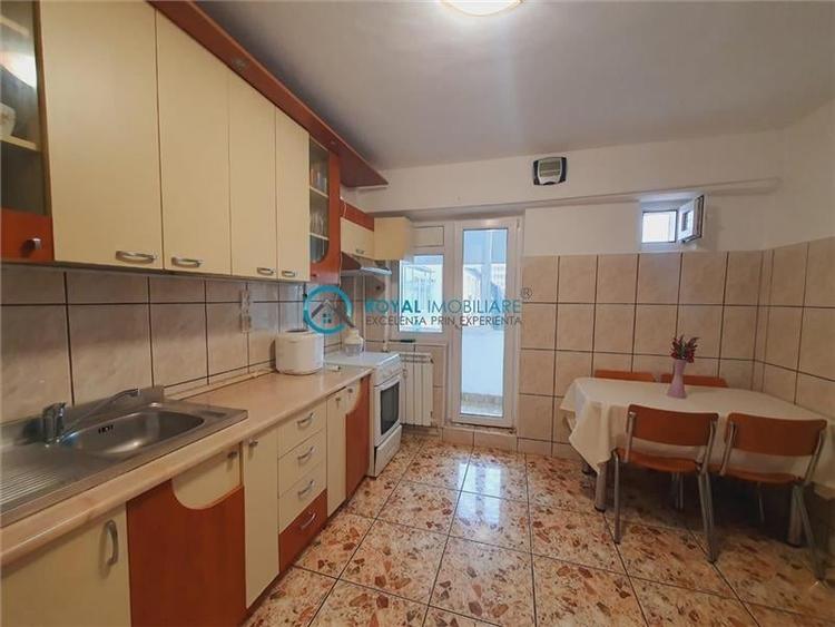 Apartament cu 2 camere decomandat, mobilat în Ultracentral