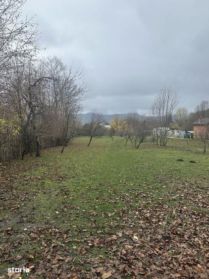 Teren de 2041 mp, în Cornu
