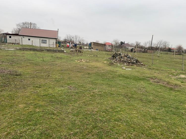 Teren Construcții intravilan de 850 mp, în Crucea